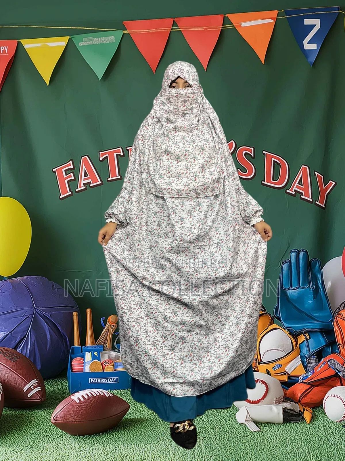 Long Khimar sold wholesale and retail.