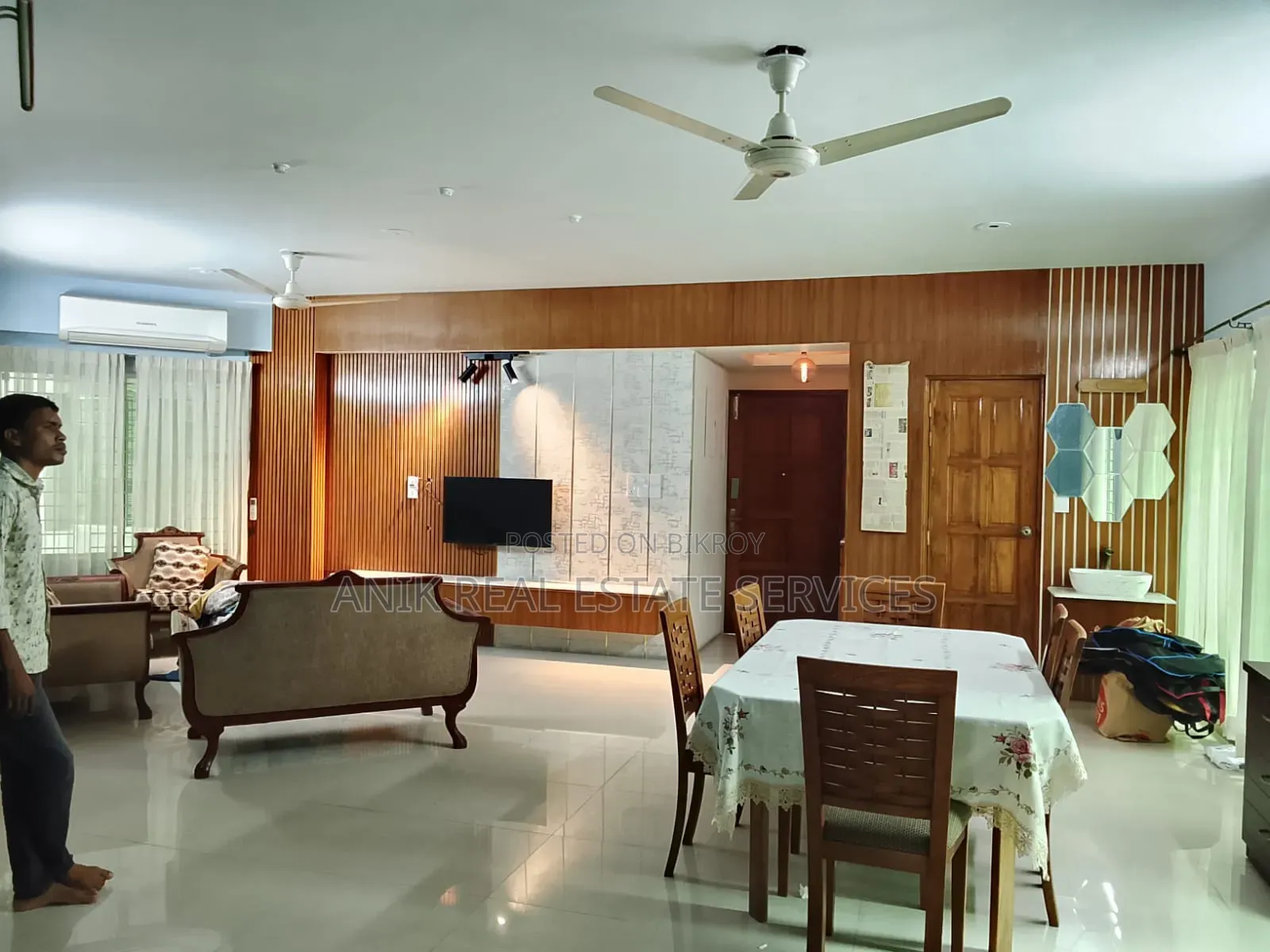 বনানীর অনিক রিয়েল এস্টেটে ৩ বেডরুমের ফার্নিশড অ্যাপার্টমেন্ট ভাড়া হবে