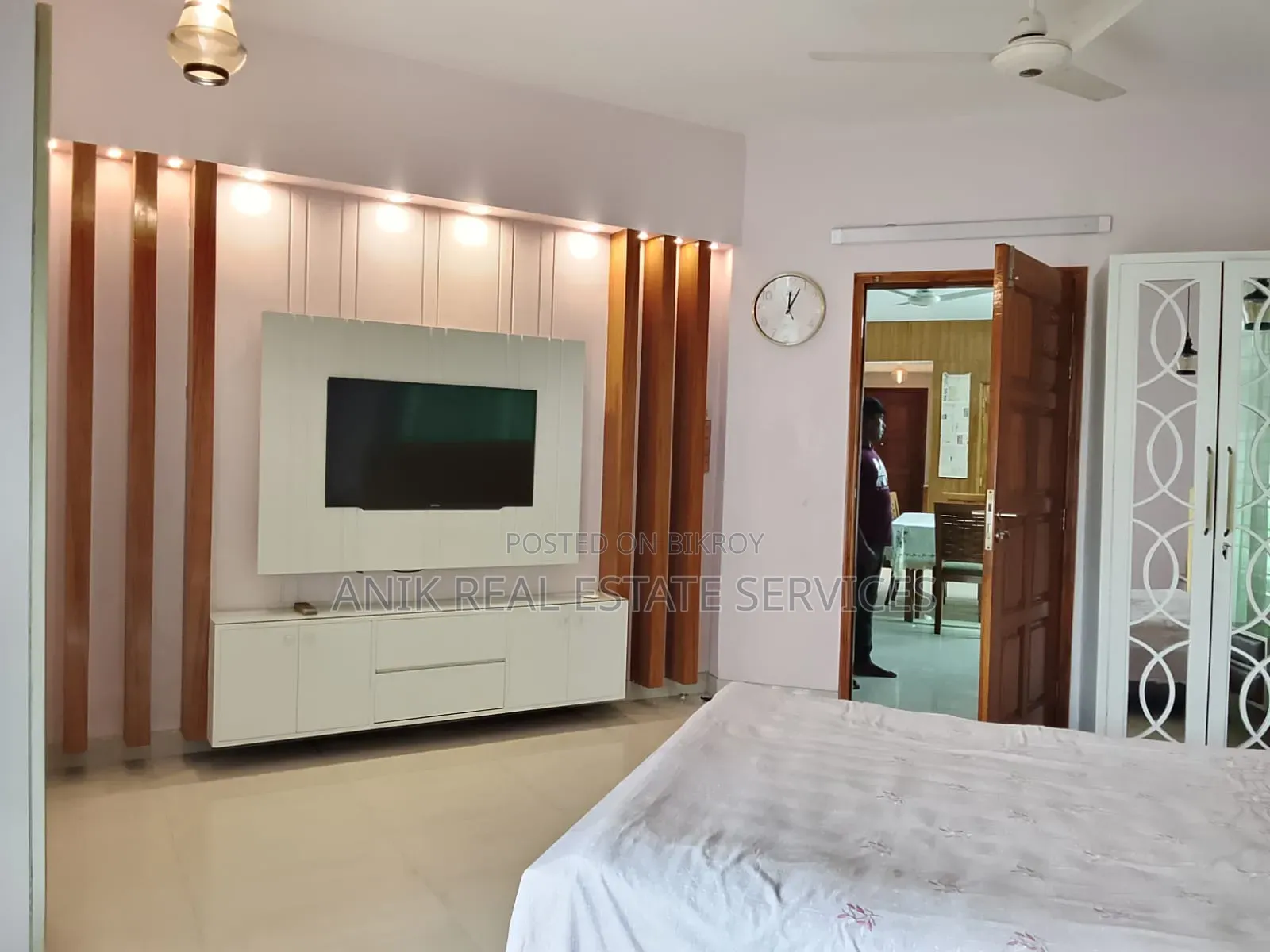 বনানীর অনিক রিয়েল এস্টেটে ৩ বেডরুমের ফার্নিশড অ্যাপার্টমেন্ট ভাড়া হবে