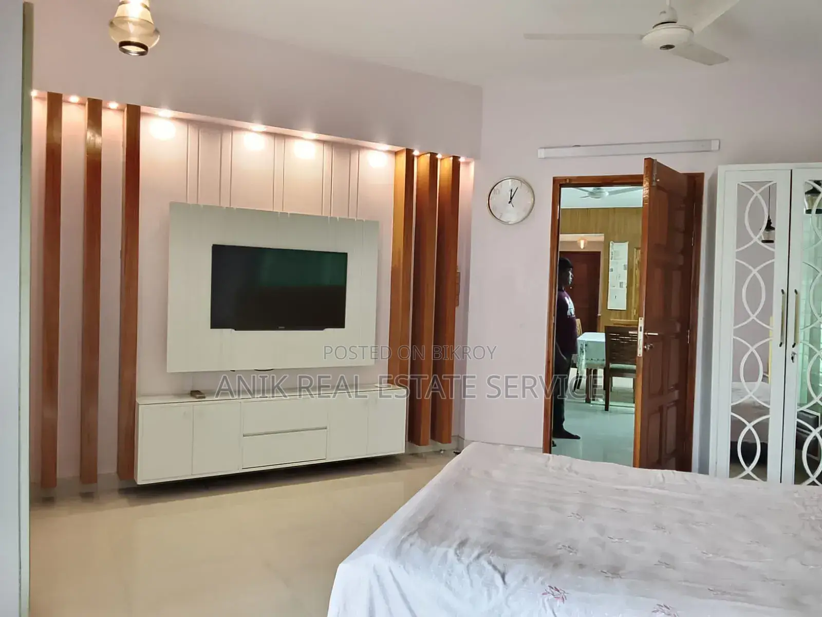 বনানীর অনিক রিয়েল এস্টেটে ৩ বেডরুমের ফার্নিশড অ্যাপার্টমেন্ট ভাড়া হবে