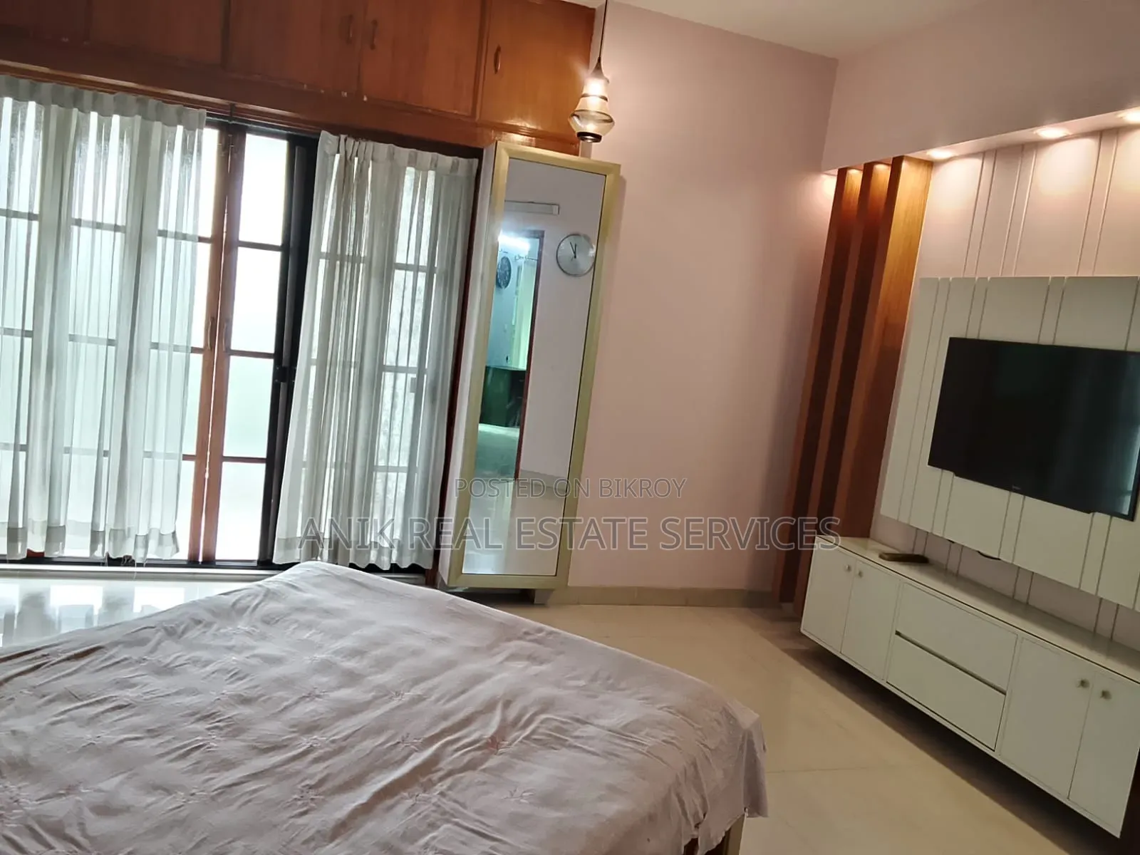 বনানীর অনিক রিয়েল এস্টেটে ৩ বেডরুমের ফার্নিশড অ্যাপার্টমেন্ট ভাড়া হবে