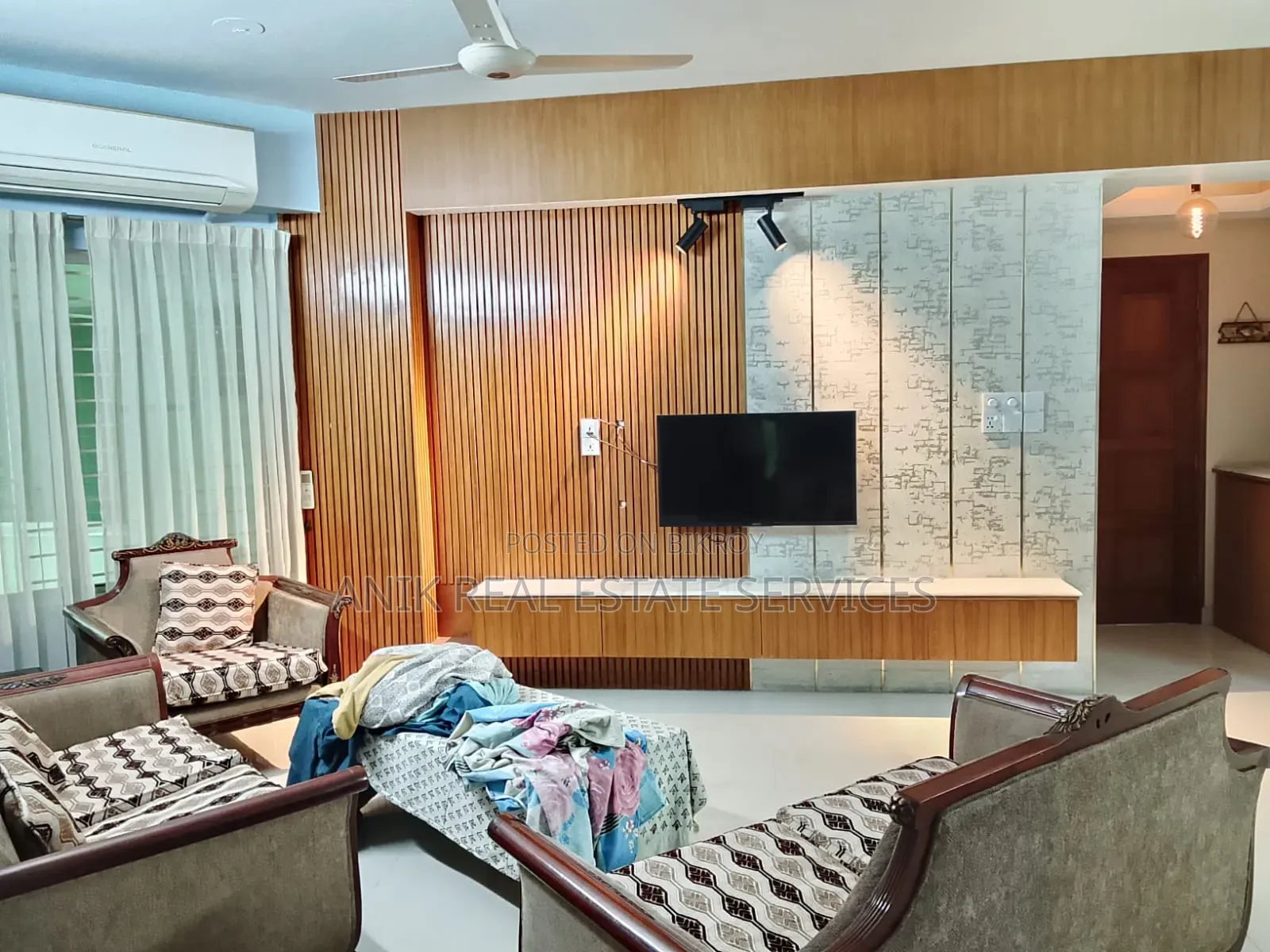 বনানীর অনিক রিয়েল এস্টেটে ৩ বেডরুমের ফার্নিশড অ্যাপার্টমেন্ট ভাড়া হবে