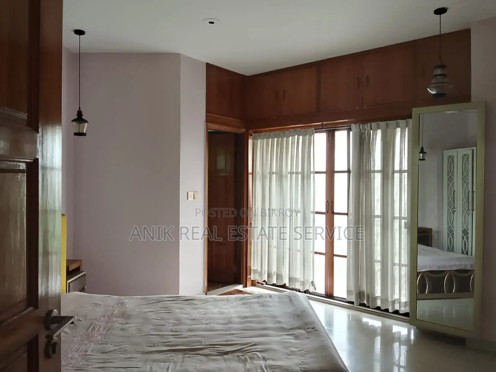 বনানীর অনিক রিয়েল এস্টেটে ৩ বেডরুমের ফার্নিশড অ্যাপার্টমেন্ট ভাড়া হবে