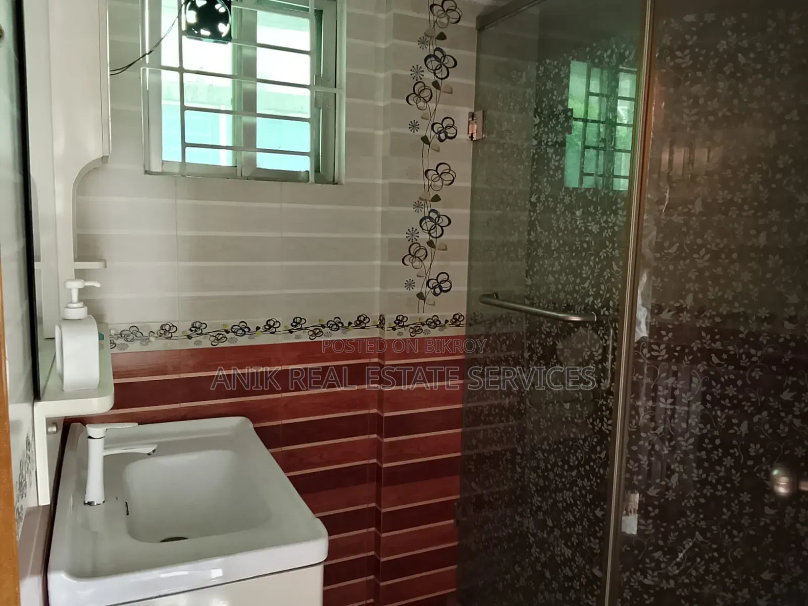 বনানীর অনিক রিয়েল এস্টেটে ৩ বেডরুমের ফার্নিশড অ্যাপার্টমেন্ট ভাড়া হবে