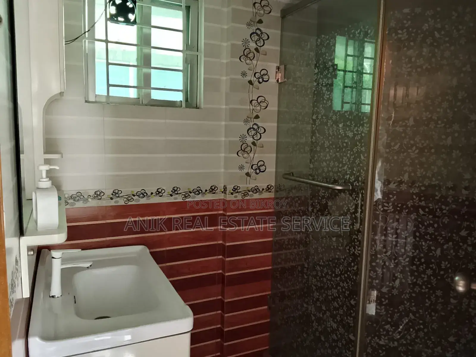 বনানীর অনিক রিয়েল এস্টেটে ৩ বেডরুমের ফার্নিশড অ্যাপার্টমেন্ট ভাড়া হবে
