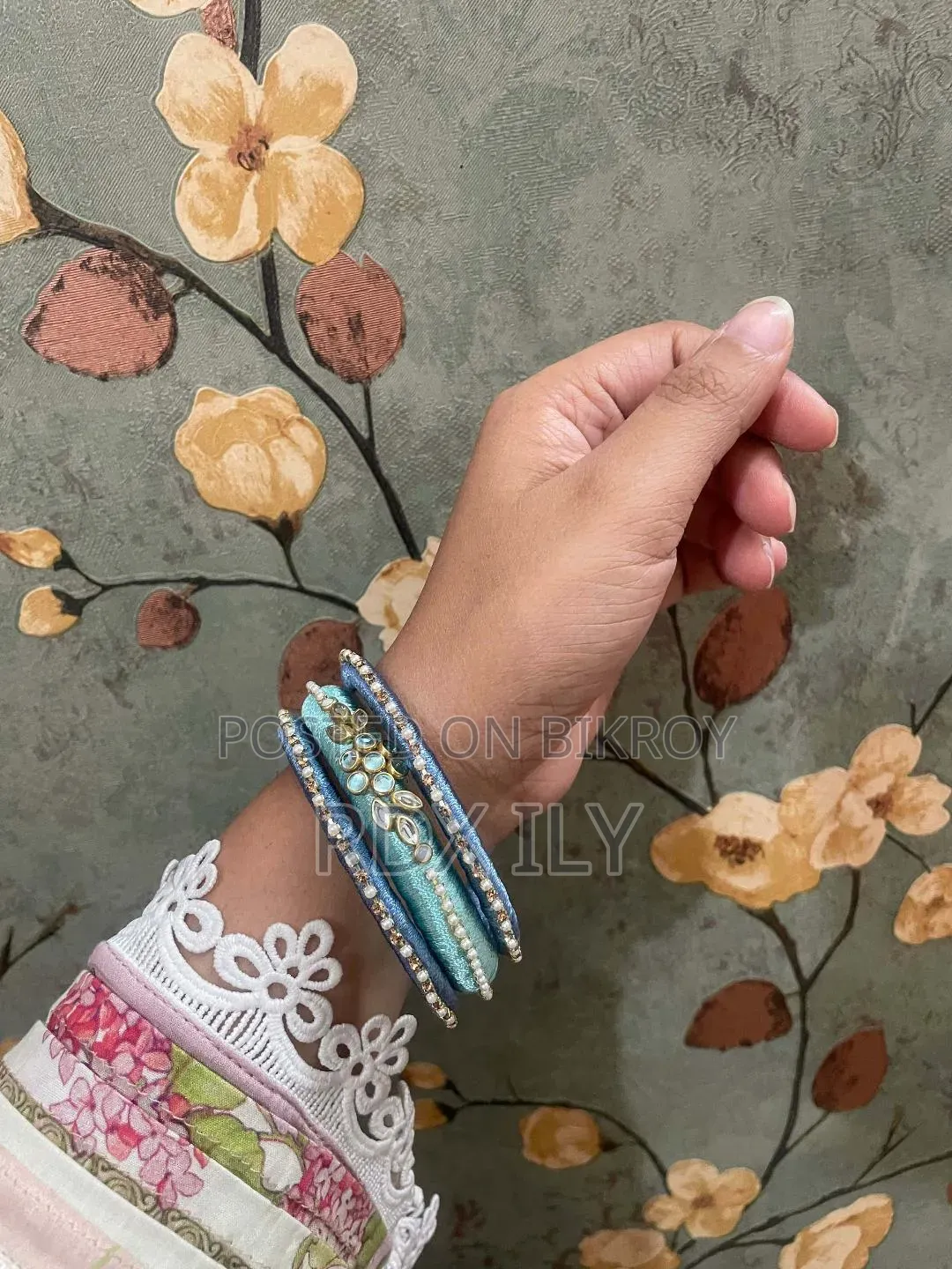 ব্লু স্কাই হোমমেড চুড়ি