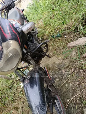 বাজাজ ডিসকভার ১৩৫ ২০১০ কালো