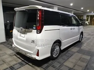 Toyota Noah 1.8 Front-Wheel Drive Hybrid (7-Seater) 2017 Pearl