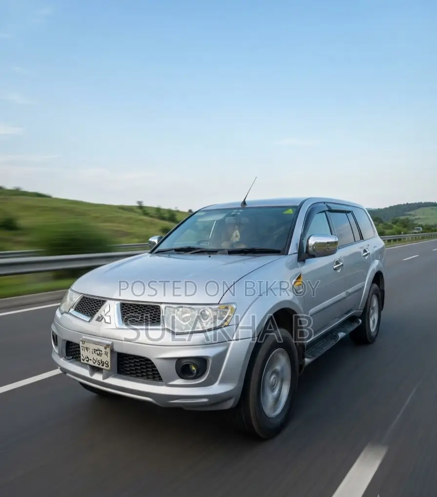 Mitsubishi Pajero 2012 Silver