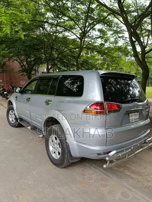 Mitsubishi Pajero 2012 Silver