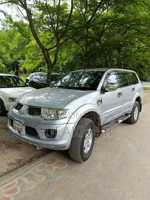 Mitsubishi Pajero 2012 Silver