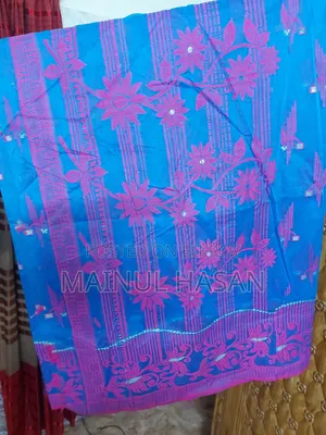 একটি হাফ সিল্ক জামদানি শাড়ি বিক্রি করা হবে।