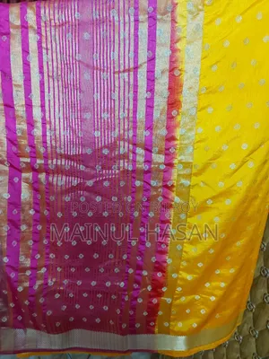 একটি কাতান শাড়ি বিক্রি করা হবে।