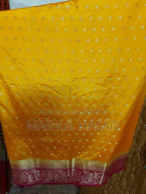 একটি কাতান শাড়ি বিক্রি করা হবে।
