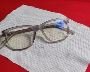 -১ পাওয়ার লেন্স (২ জোড়া) ফ্রেম সহ