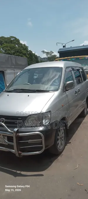 টয়োটা নোহা ২০০১ সিলভার