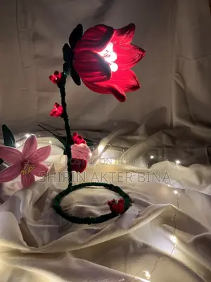 Fuzzywire Rose Lamp