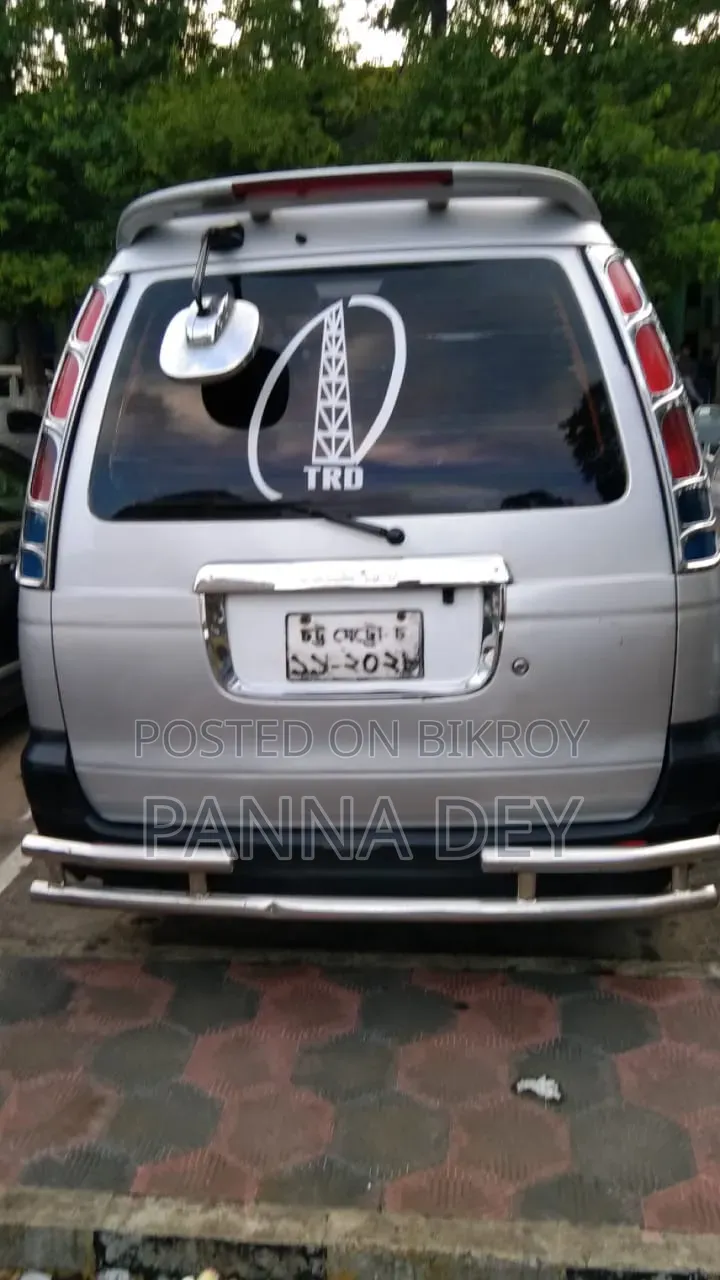 টয়োটা নোহা ২০০১ সিলভার