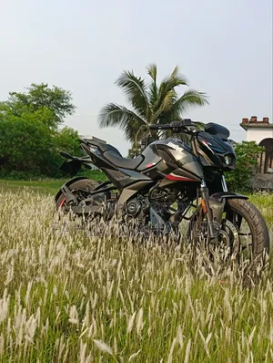 বাজাজ পালসার এন১৬০ ২০২৪ ব্ল্যাক