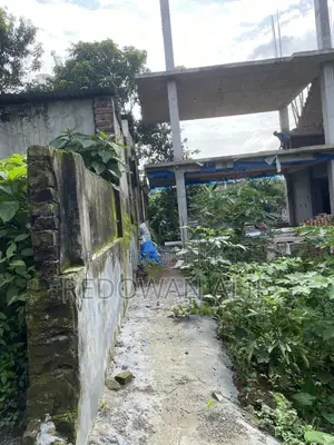 5.5 Decimal 10 feet road side per decimal 7.5 Lakh