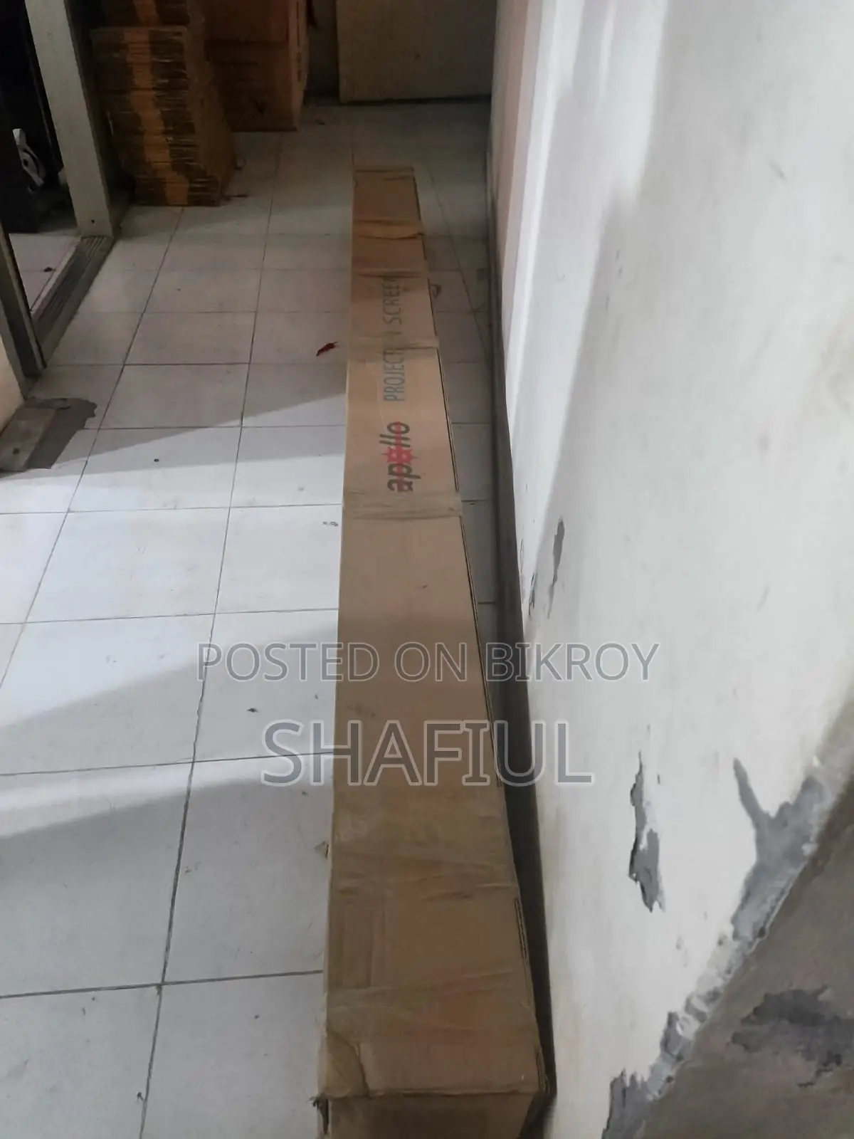 অ্যাপোলো ৯৬" × ৯৬" ট্রাইপড প্রজেক্টর স্ক্রিন – নতুনের মতো / একদম নতুন