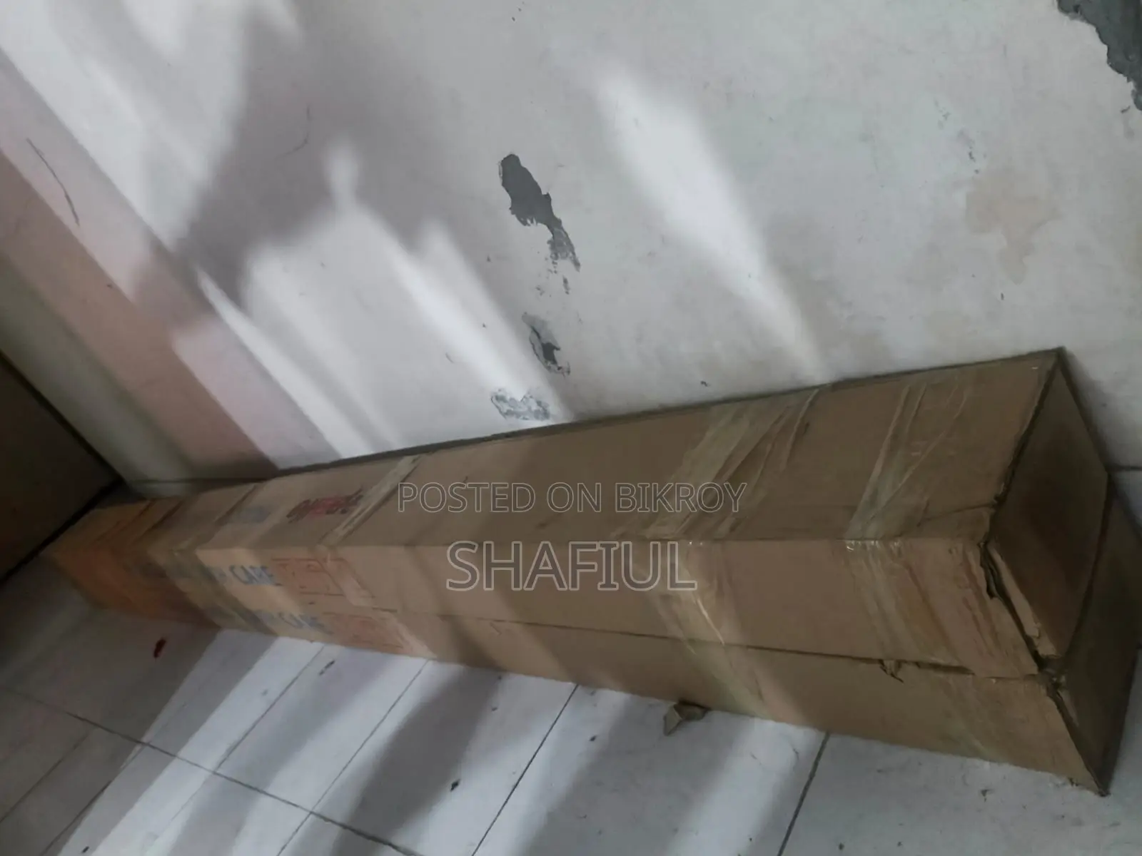 অ্যাপোলো ৯৬" × ৯৬" ট্রাইপড প্রজেক্টর স্ক্রিন – নতুনের মতো / একদম নতুন