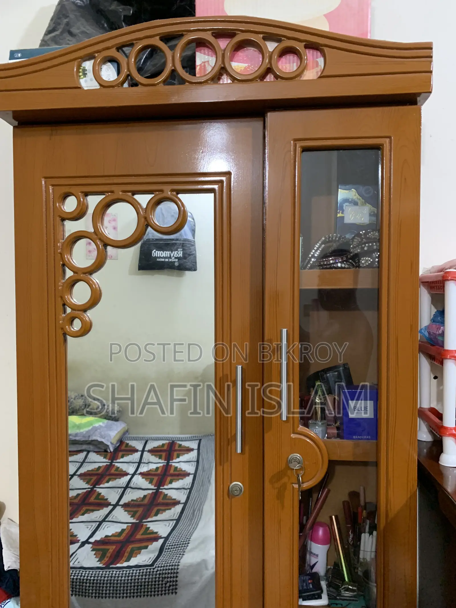 খাট ও ড্রেসিং টেবিল