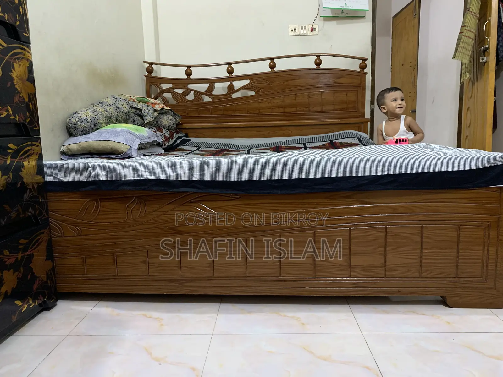 খাট ও ড্রেসিং টেবিল