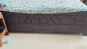 Malaysian 6/7 Feet Bed With Mattress