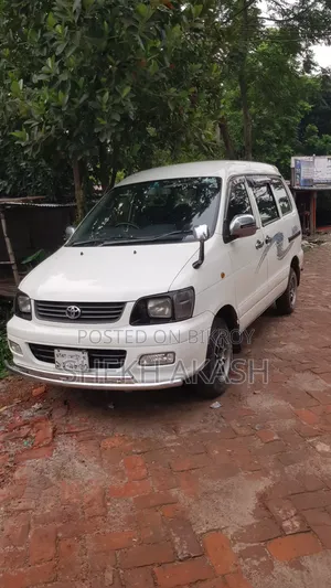 Toyota Noah 2005 White