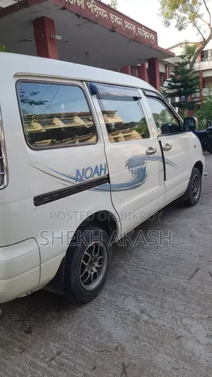 Toyota Noah 2005 White
