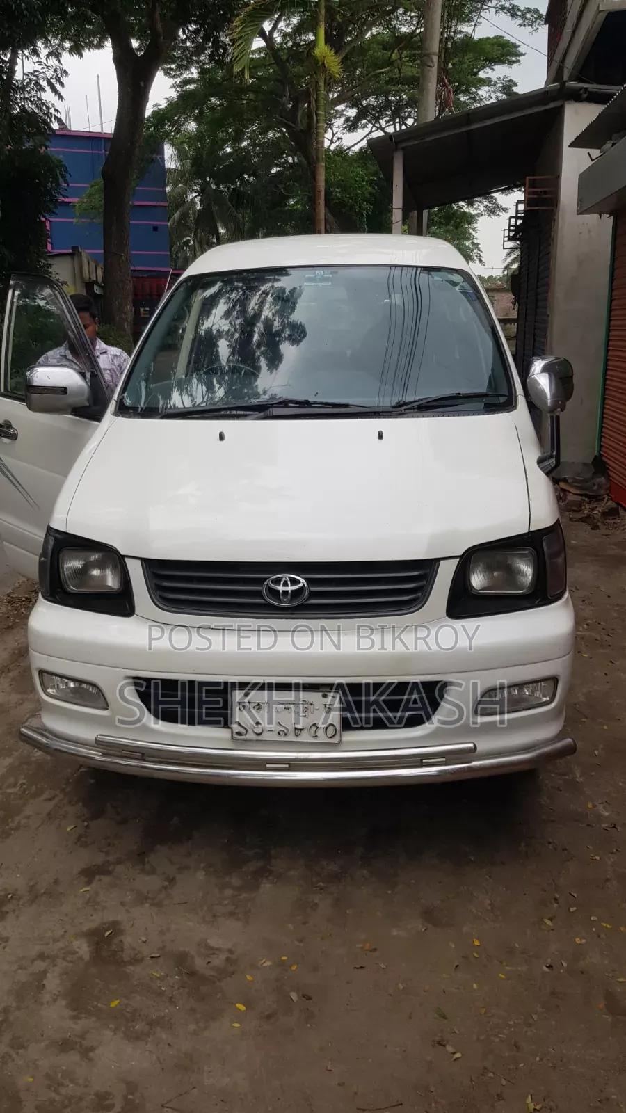 Toyota Noah 2005 White