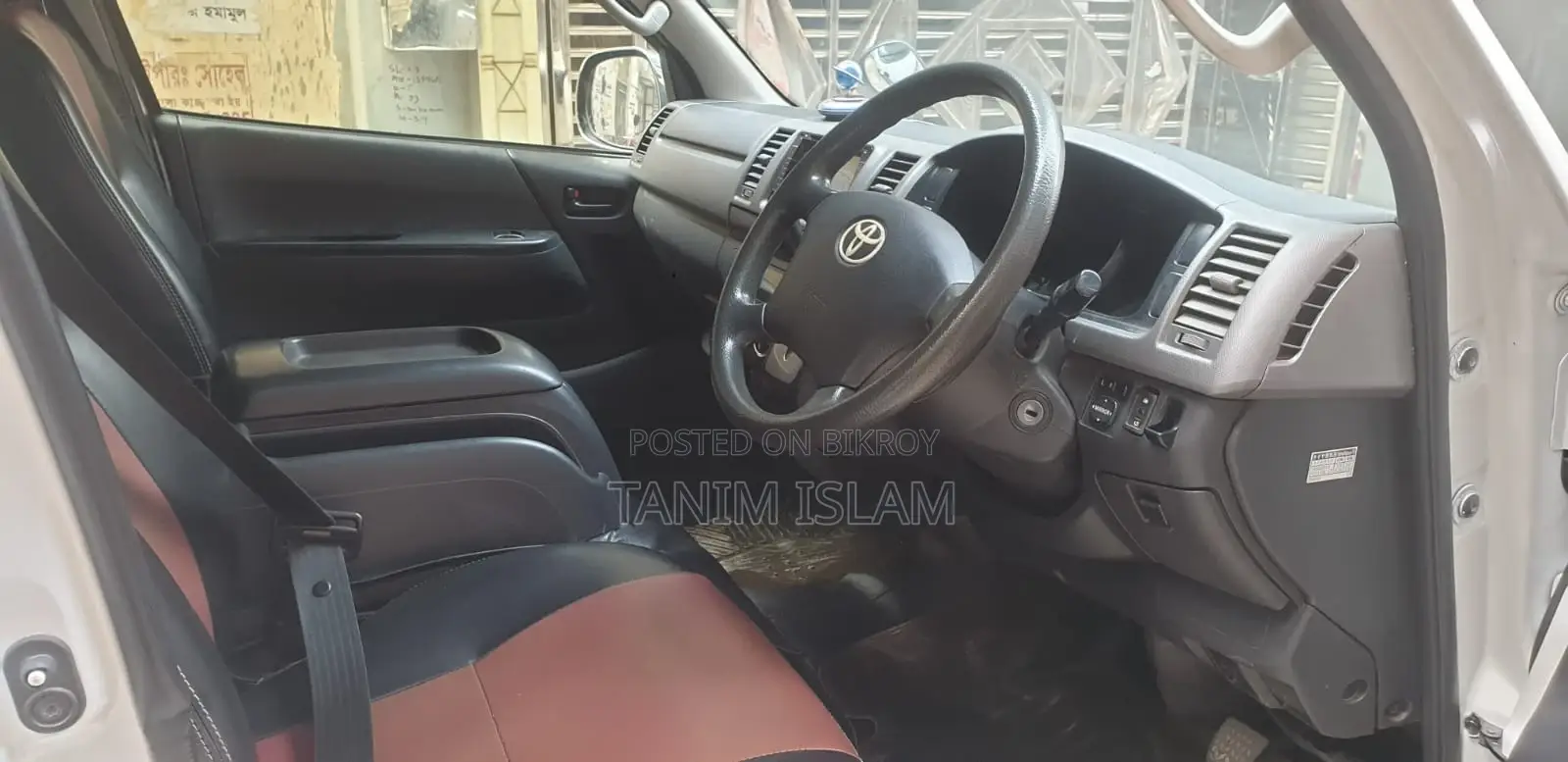 Toyota HiAce 2012