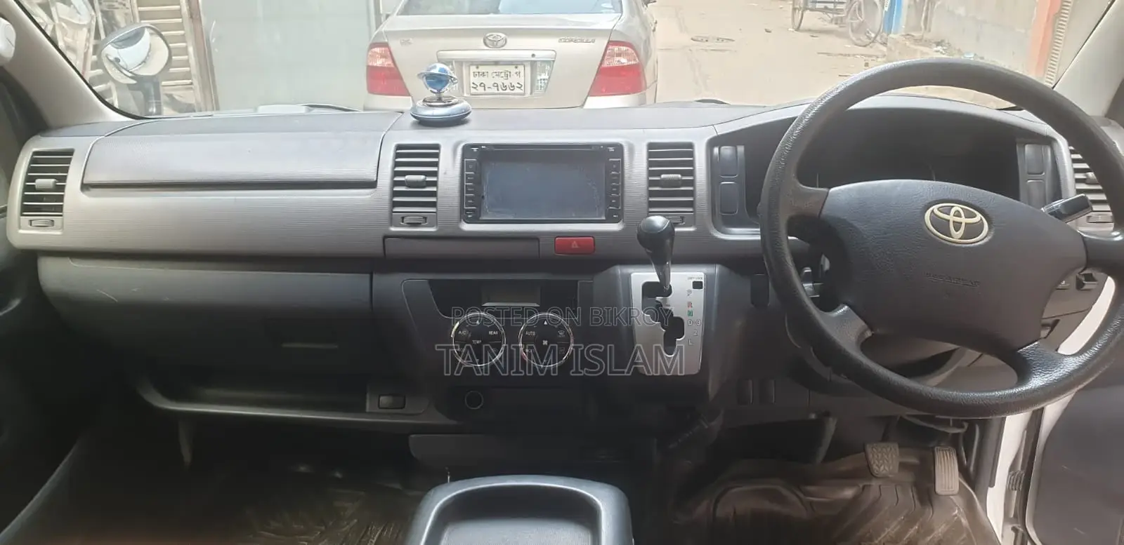 Toyota HiAce 2012