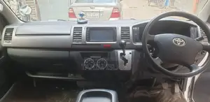 Toyota HiAce 2012