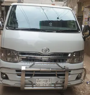 Toyota HiAce 2012