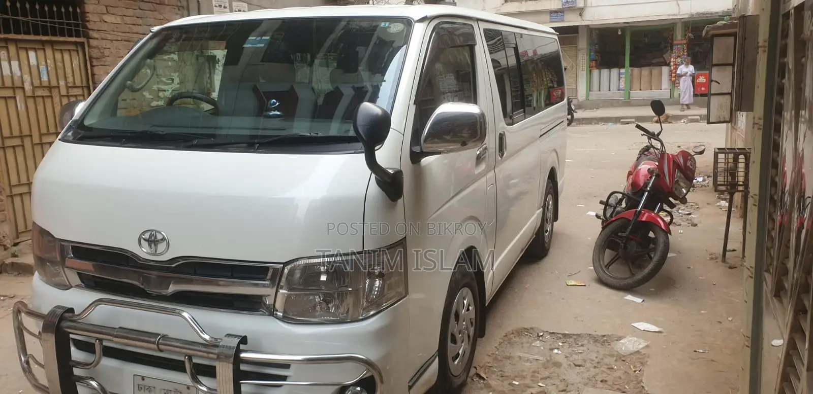 Toyota HiAce 2012