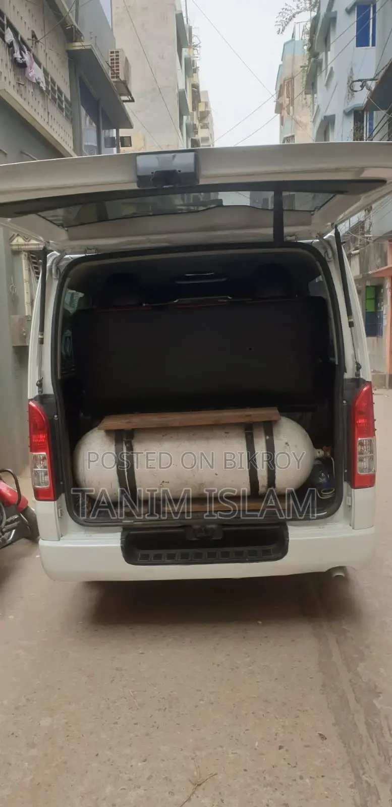 Toyota HiAce 2012