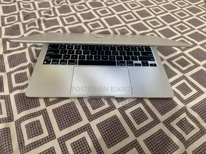 Laptop Apple MacBook Air 2022 M2 8GB Apple M2 SSD 256GB