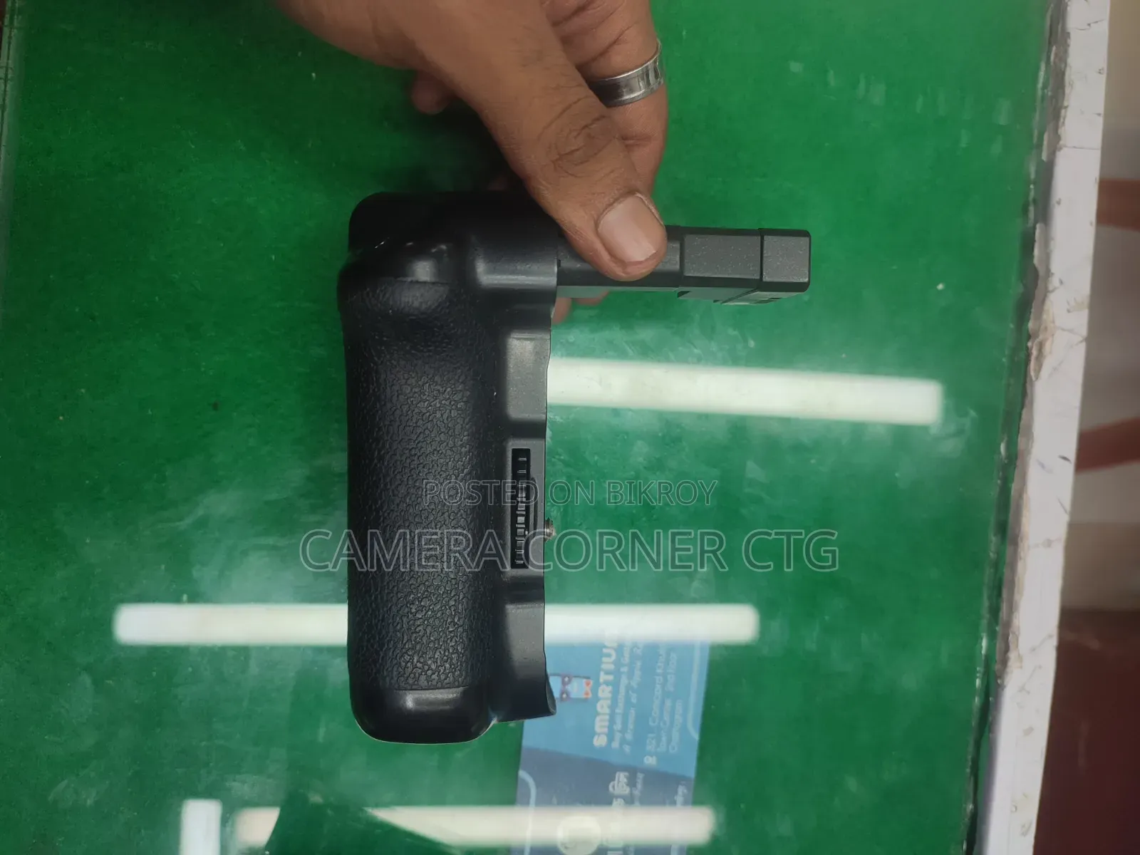Nikon D5300 Battery Grip
