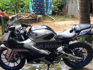 Yamaha R1 2022 Silver