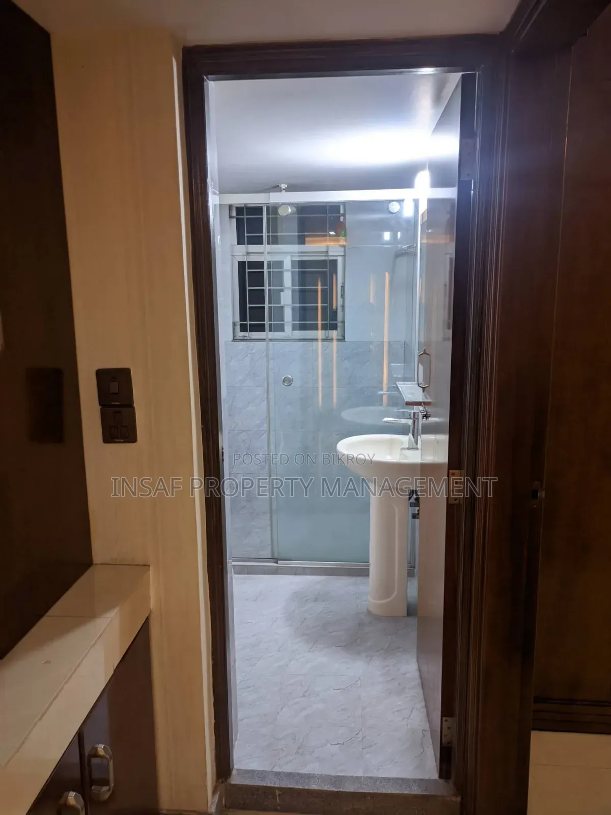 বনানী, ঢাকায় ভাড়ার জন্য প্রিমিয়াম ২,০০০ বর্গফুটের অফিস স্পেস