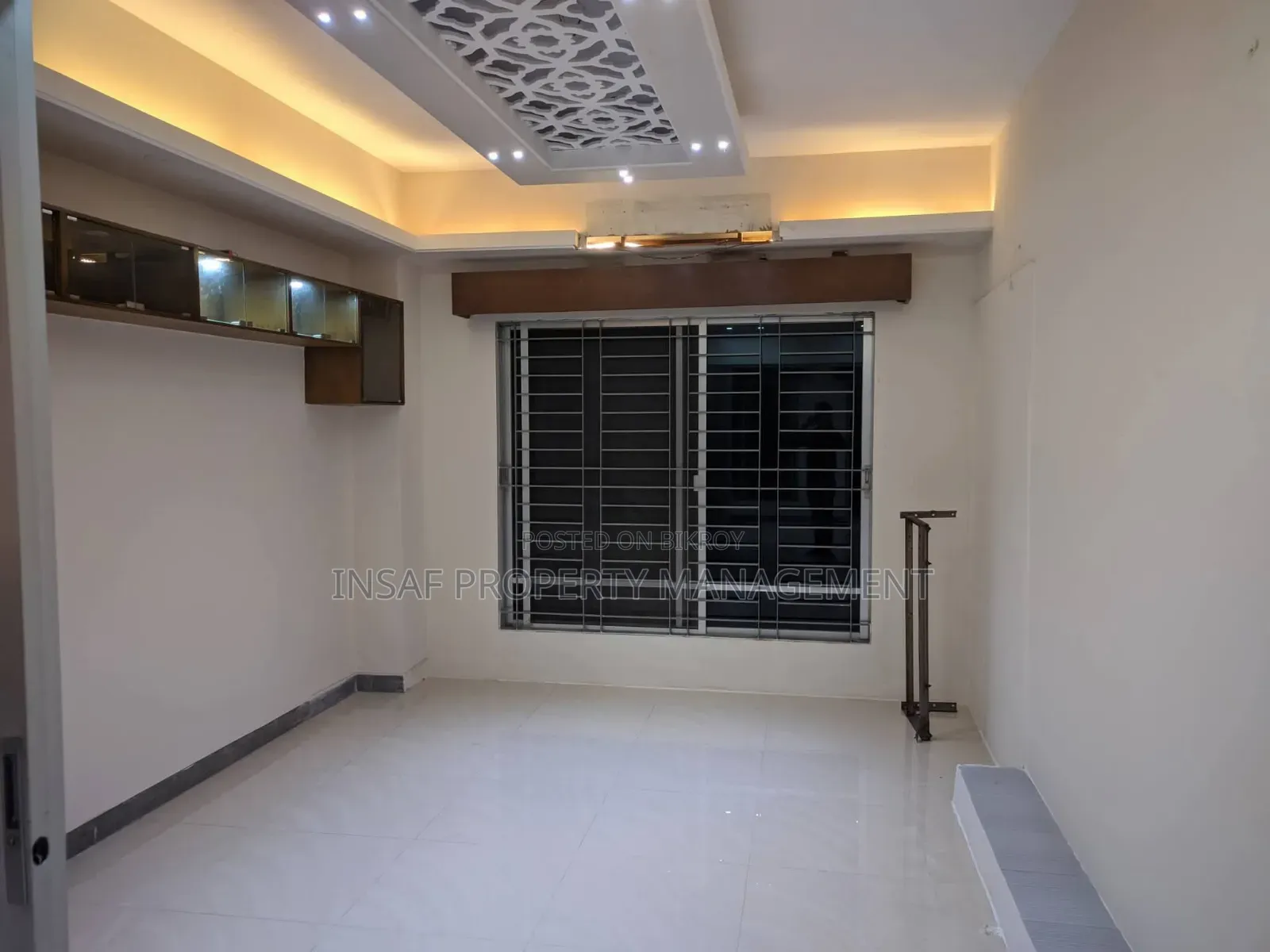 বনানী, ঢাকায় ভাড়ার জন্য প্রিমিয়াম ২,০০০ বর্গফুটের অফিস স্পেস