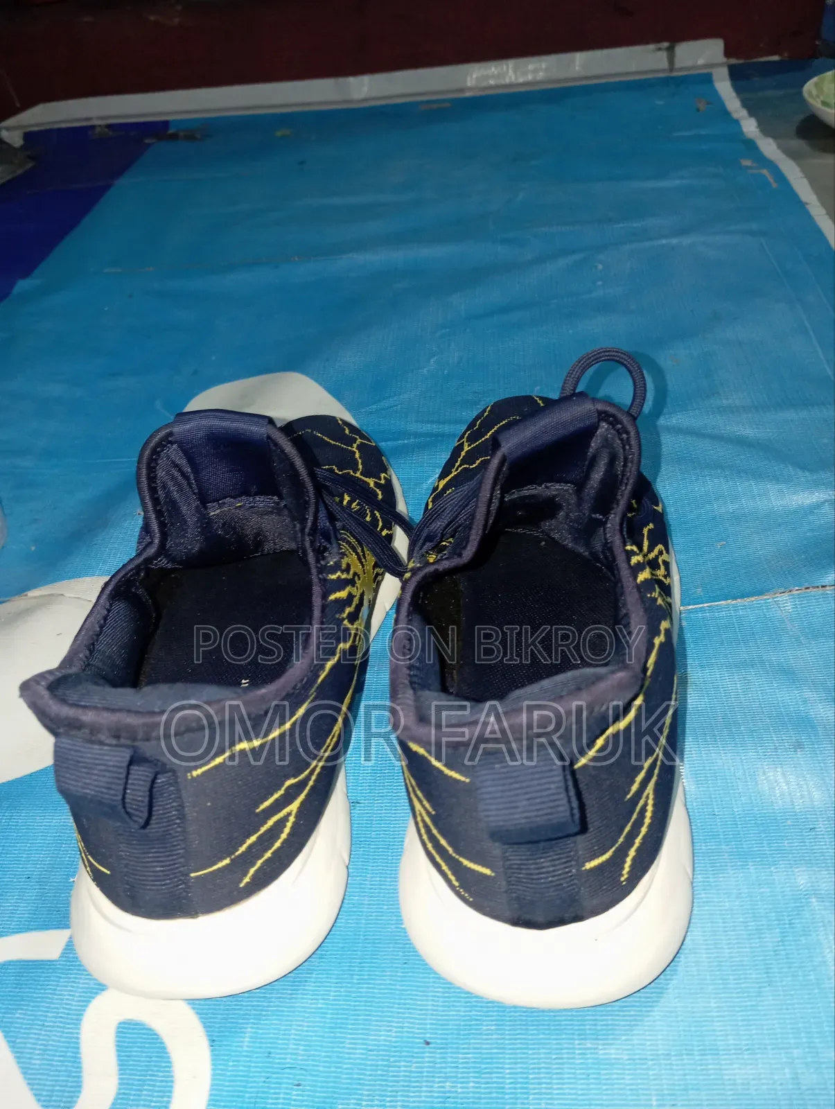 Second-Hand Shoes