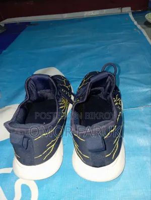 Second-Hand Shoes