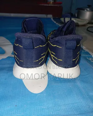 Second-Hand Shoes