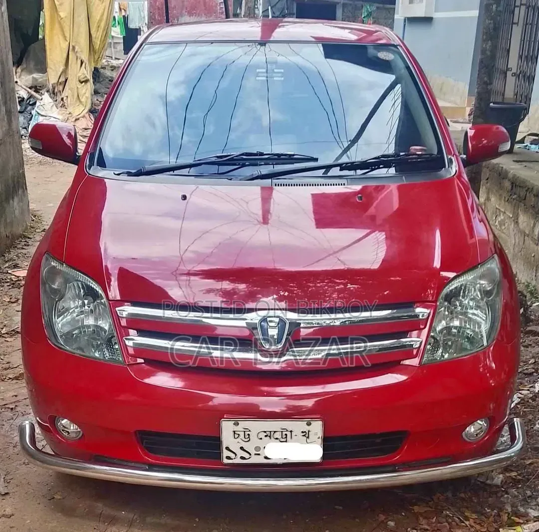 Toyota IST 2004 Red