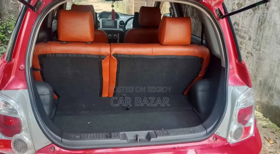 Toyota IST 2004 Red