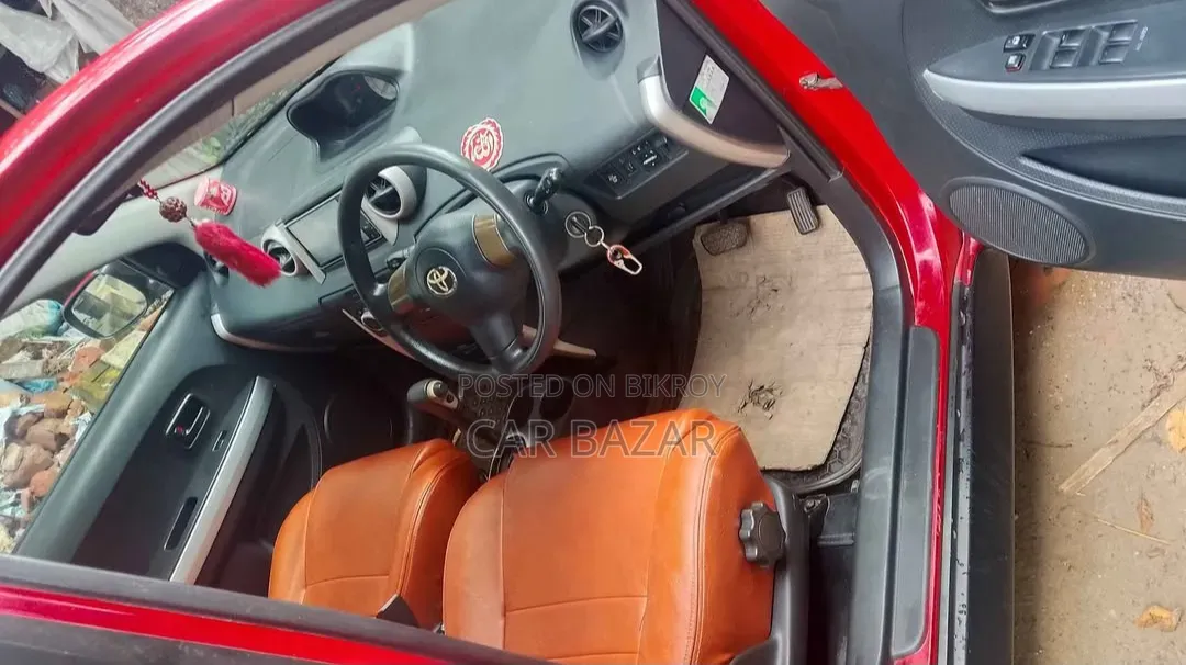 Toyota IST 2004 Red