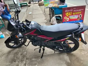 সুজুকি হায়াতে ২০২৫ কালো